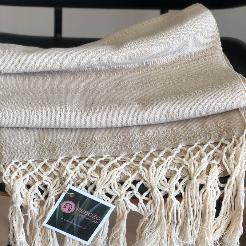 Rebozo Tørklæde Emma (Sand) – Optimal Støtte til Mødre