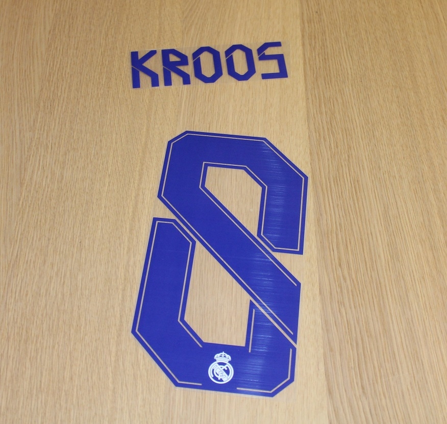 Real Madrid hjemmetryk 2021/22 - Kroos 8 til voksne